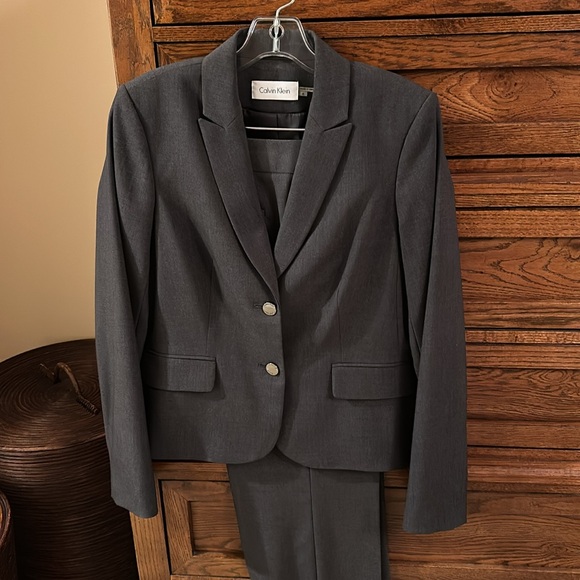EUC CALVIN KLEIN SUIT SEPARATES BLAZER SZ6 PANTS SZ4 Charcoal Grey - Picture 2 of 6